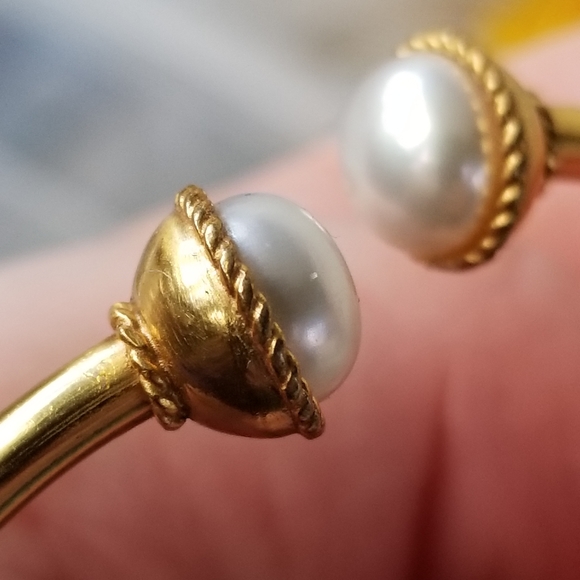 Relisted -Vintage pearl ends bracelet gold tone flexible real - Picture 4 of 8